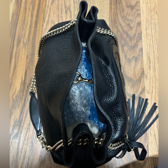 Gucci- Black Pebbled Calfskin Medium Soho with Gold Chain Shoulder Bag - Picture 3 of 10